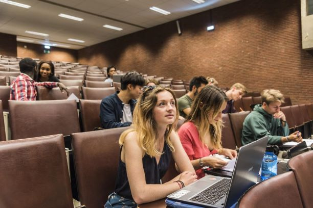 Etudiant.es dans un auditoire